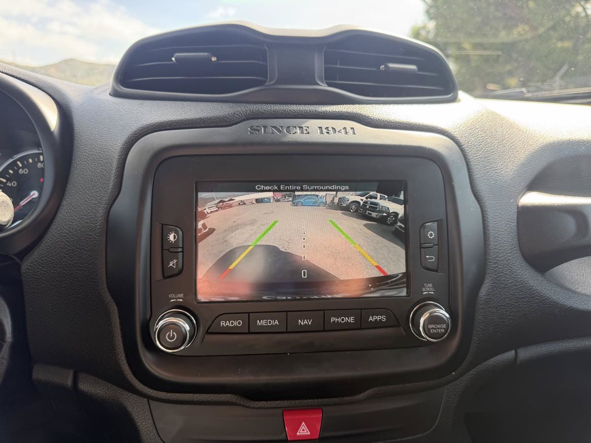 Used 2017 Jeep Renegade Altitude FWD image 13