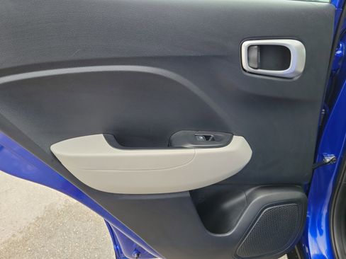 Used 2025 Hyundai Venue SEL FWD image 28