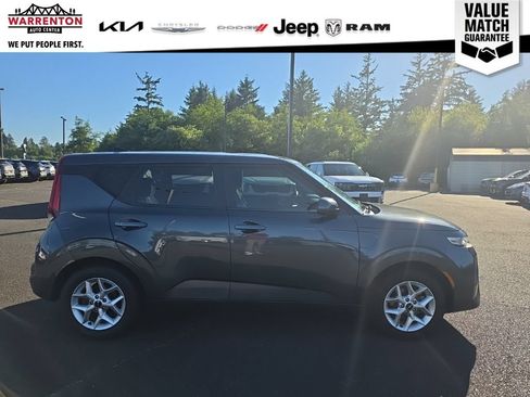 Used 2022 Kia Soul LX w/ Technology Package FWD image 5