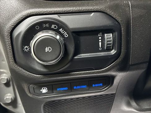 Used 2023 Jeep Wrangler Unlimited image 12