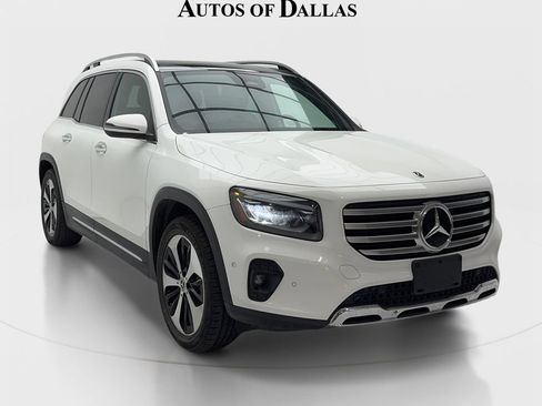 Used 2025 Mercedes-Benz GLB 250 4MATIC image 2