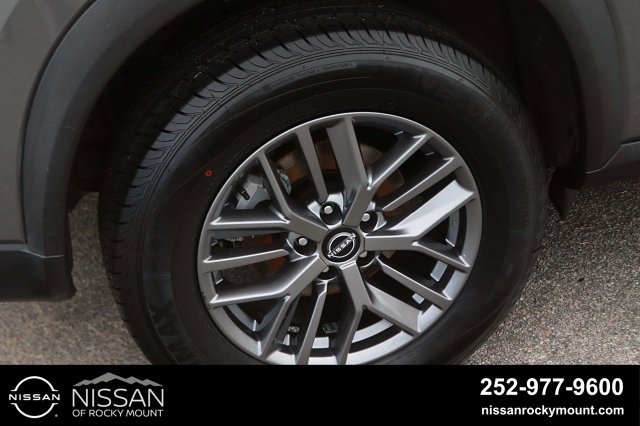 Used 2024 Nissan Rogue S AWD/4WD image 8