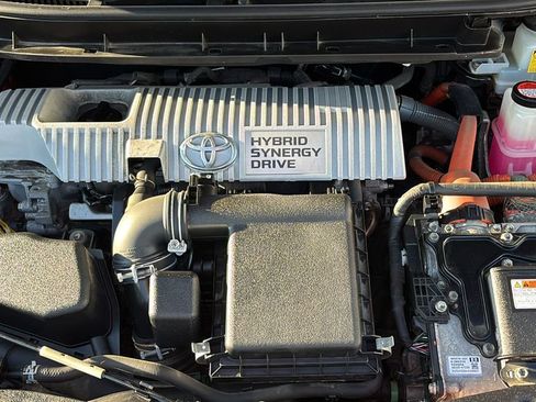 Used 2014 Toyota Prius V Three FWD image 31