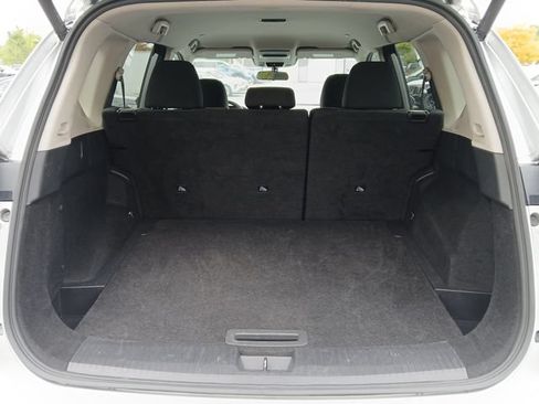 Used 2024 Nissan Rogue SV FWD image 8