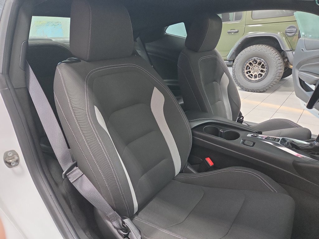 Used 2019 Chevrolet Camaro LT w/ Technology Package RWD image 26