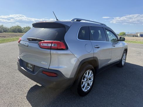 Used 2014 Jeep Cherokee Latitude AWD/4WD image 5