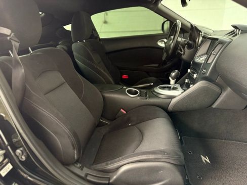 Used 2017 Nissan 370Z w/ Sport Package image 19