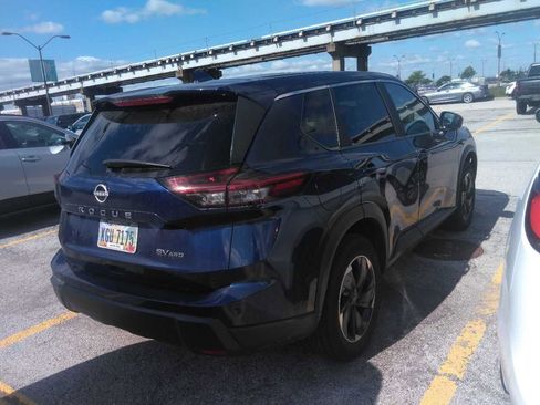 Used 2024 Nissan Rogue SV AWD/4WD image 3