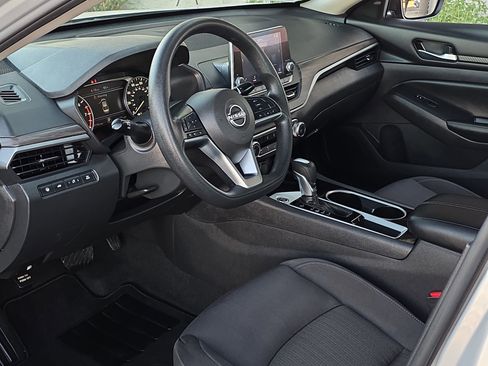 Used 2024 Nissan Altima 2.5 SV image 12