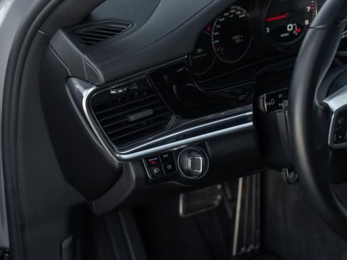 Used 2018 Porsche Panamera 4S image 17
