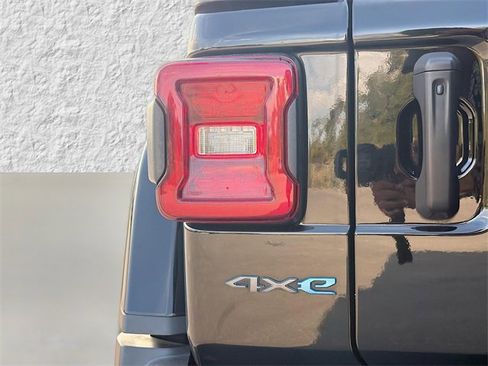 Used 2022 Jeep Wrangler Unlimited Rubicon 4xe image 10