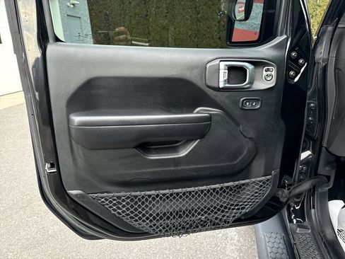 Used 2018 Jeep Wrangler Unlimited Sport S image 16