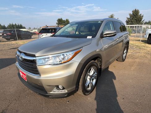 Used 2014 Toyota Highlander Limited AWD/4WD image 2