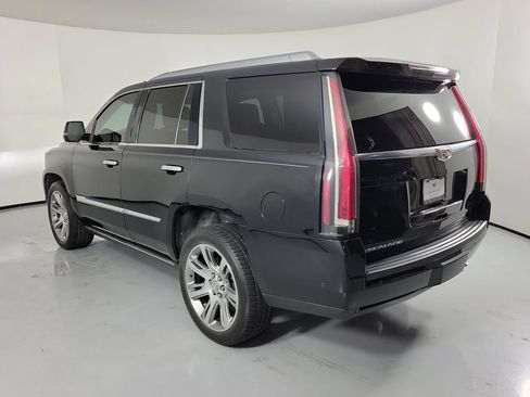 Used 2017 Cadillac Escalade Premium Luxury RWD image 4
