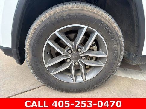 Used 2019 Jeep Grand Cherokee Limited AWD/4WD image 8