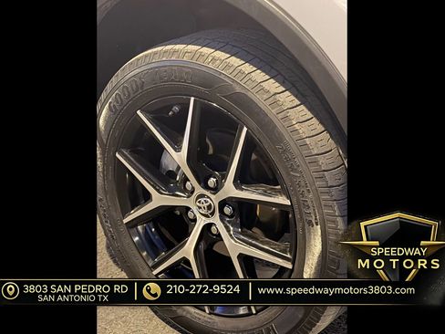 Used 2018 Toyota RAV4 SE w/ Power Extra Value Package FWD image 8