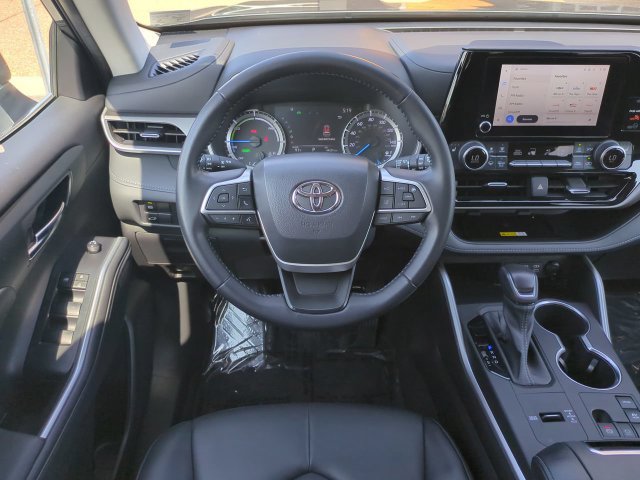 Used 2023 Toyota Highlander XLE AWD/4WD image 16