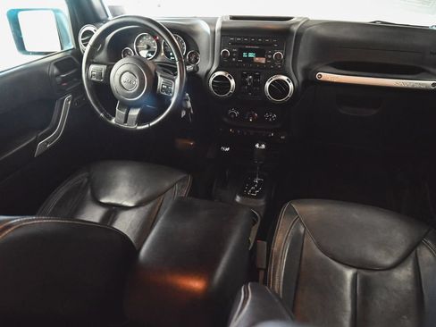 Used 2017 Jeep Wrangler Unlimited Sahara AWD/4WD image 28