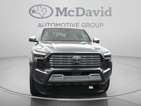 Used 2025 Toyota Tacoma Limited AWD/4WD image 2