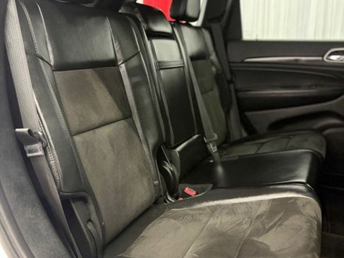 Used 2018 Jeep Grand Cherokee Altitude AWD/4WD image 18