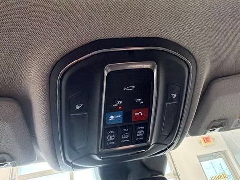 Used 2023 Jeep Grand Cherokee Limited AWD/4WD image 12