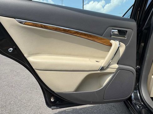 Used 2011 Lincoln MKZ image 40