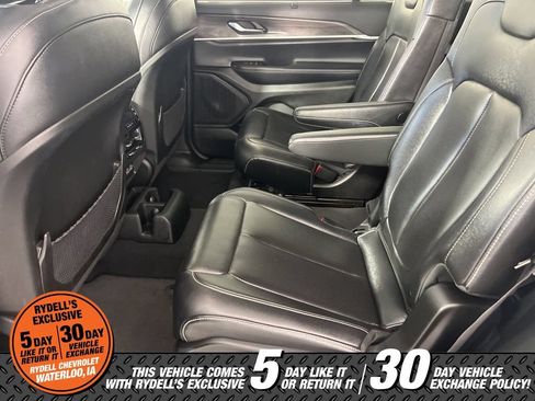 Used 2024 Jeep Grand Cherokee L Limited w/ Luxury Tech Group II AWD/4WD image 17