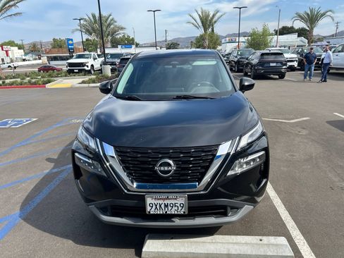 Used 2023 Nissan Rogue SV FWD image 2
