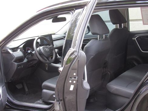 Certified 2021 Toyota RAV4 LE AWD/4WD image 13
