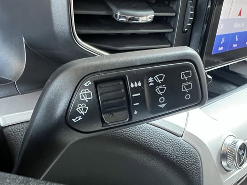 Used 2022 Ford Explorer XLT w/ Equipment Group 202A image 36