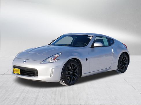 Used 2017 Nissan 370Z Coupe image 3