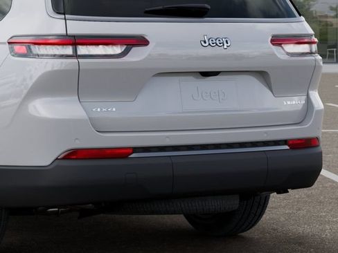 New 2026 Jeep Grand Cherokee L Limited w/ Limited Altitude Package AWD/4WD image 13