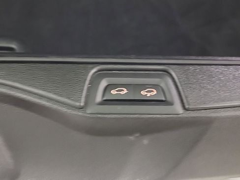 Used 2022 BMW X7 xDrive40i w/ Luxury Seating Package image 9