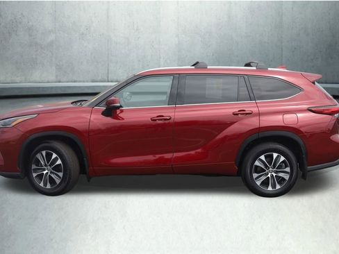 Used 2021 Toyota Highlander XLE AWD/4WD image 20
