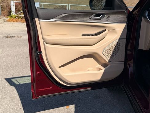 New 2026 Jeep Grand Cherokee L Limited w/ Luxury Tech Group II RWD image 30