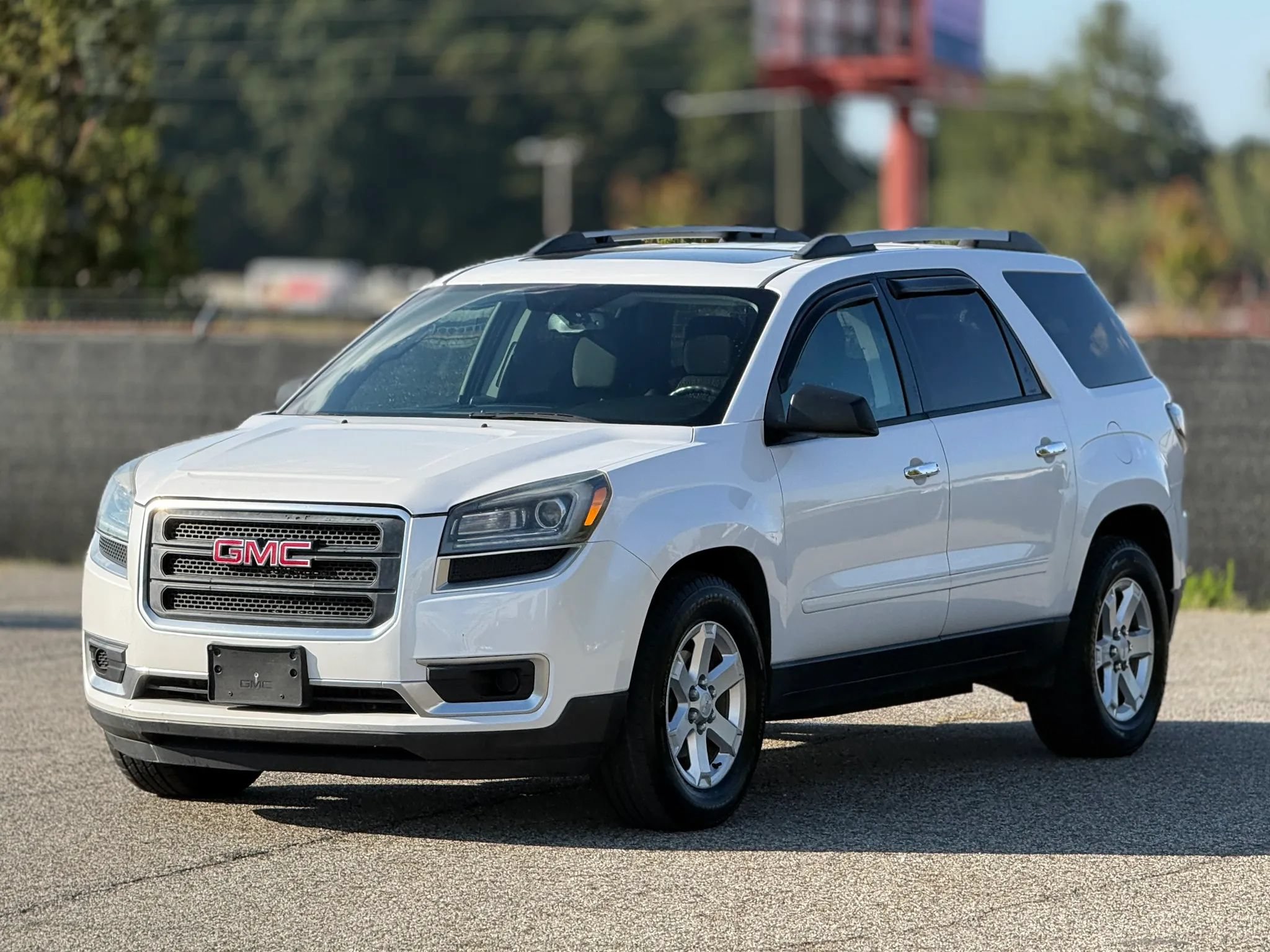 Used 2016 GMC Acadia SLE AWD/4WD image 6
