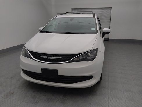 Used 2020 Chrysler Voyager Lxi image 15