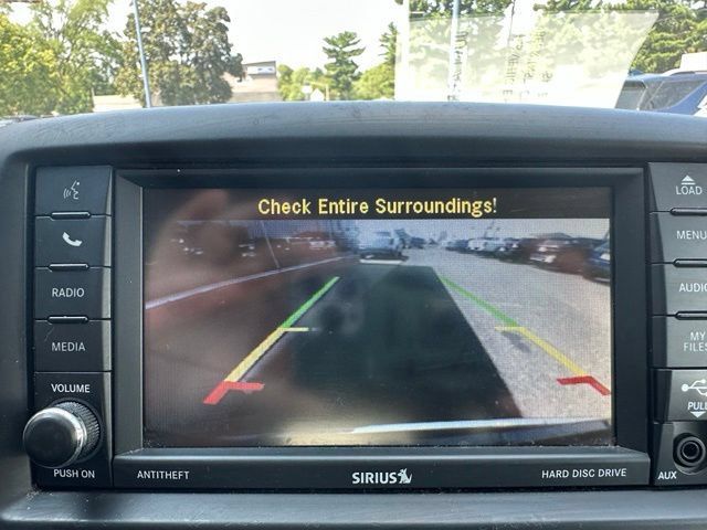 Used 2016 Chrysler Town & Country Touring FWD image 27