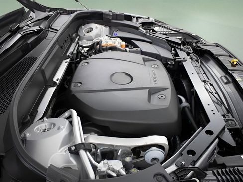 Certified 2025 Volvo XC60 T8 Core w/ Protection Package Premier image 13