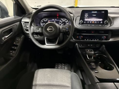 Used 2024 Nissan Rogue SV FWD image 11