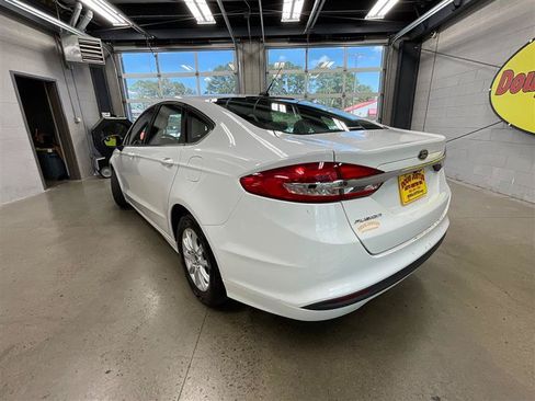 Used 2018 Ford Fusion S FWD image 3