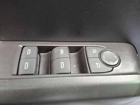 Used 2024 Chevrolet Colorado Trail Boss w/ Technology Package image 13