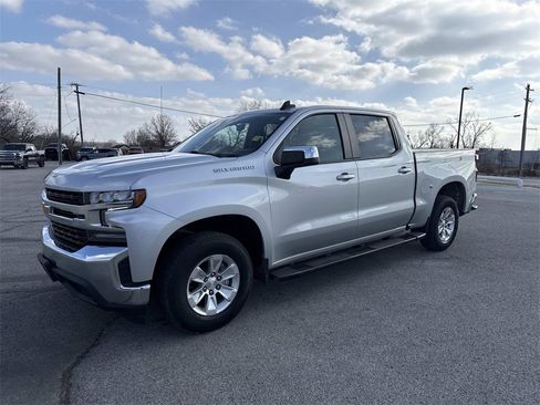 Used 2021 Chevrolet Silverado 1500 LT image 2