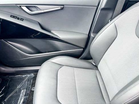 Certified 2024 Kia Niro EX image 17