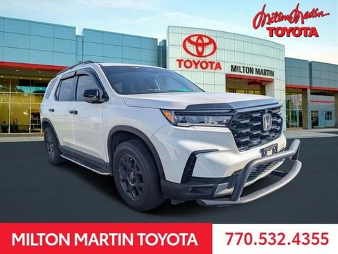 Used 2024 Honda Pilot TrailSport image 1