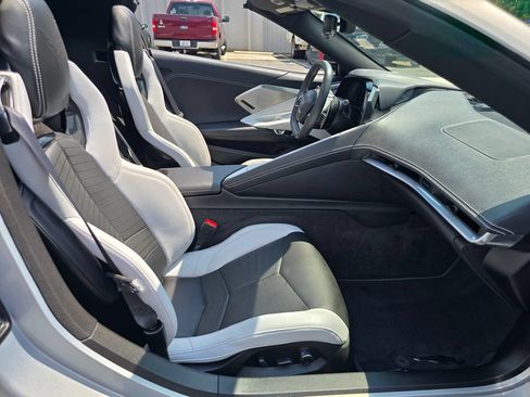 Used 2023 Chevrolet Corvette Stingray Preferred Cpe w/ Body-Color Dual Roof Package RWD image 12