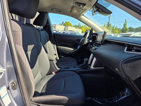 Used 2022 Toyota Corolla Cross LE AWD/4WD image 11