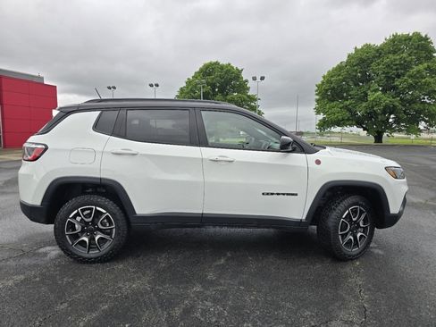 Used 2025 Jeep Compass Trailhawk AWD/4WD image 15