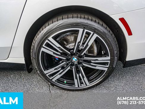 Used 2025 BMW i7 eDrive50 w/ M Sport Package image 18