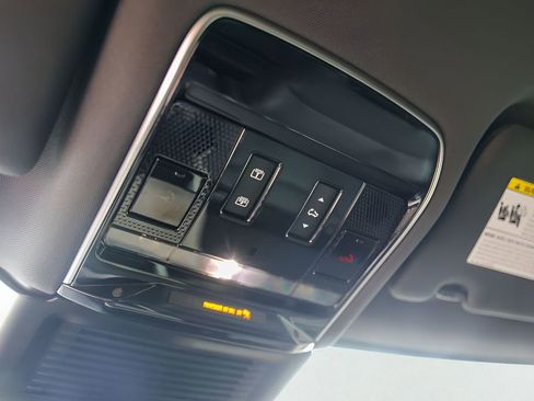 Used 2025 Land Rover Range Rover Sport SE AWD/4WD image 20